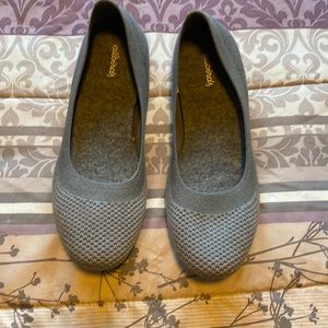 Women’s Allbirds slip on flats, size 9.5 regular- lightly worn, like new